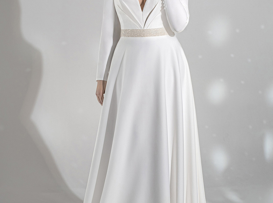 Лаконичное свадебное платье с рукавами плюс сайз фото