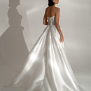 Атласное свадебное платье с жемчужным корсетом фото