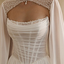 Шифоновое свадебное платье с жемчугом на корсете фото