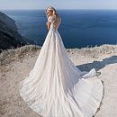 Полностью кружевное свадебное платье с расшитым корсетом фото