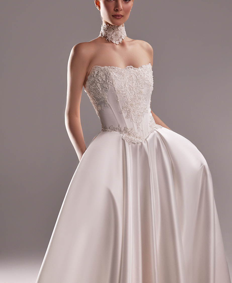 Атласное платье с кружевным корсетом фото