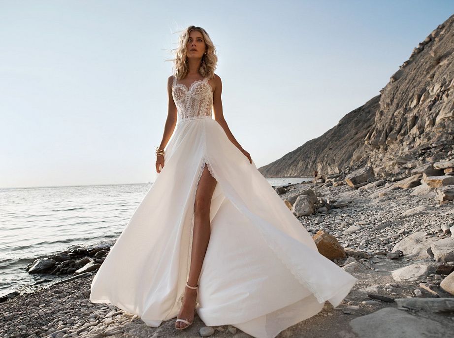 Свадебное платье с юбкой из шифона и разрезом фото