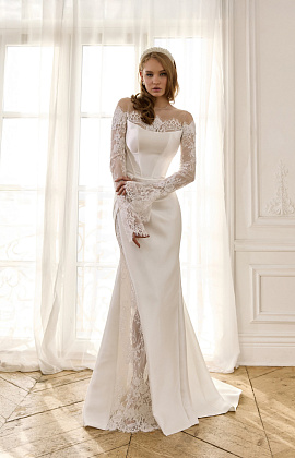 Атласное свадебное платье с кружевными элементами фото