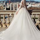Свадебное платье с рукавами и расшитым бисером корсетом