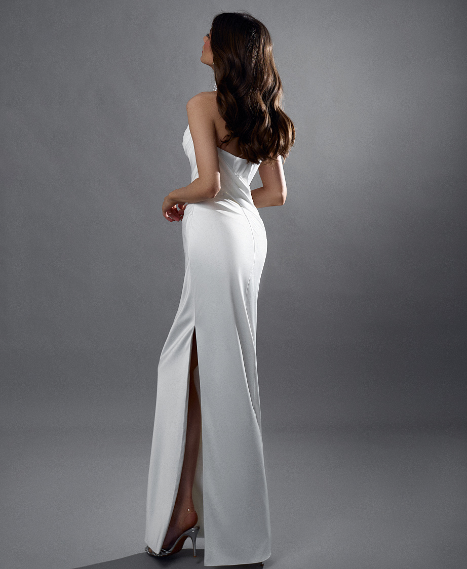 Атласное свадебное платье-русалка со съемным шлейфом и драпировкой на корсете фото