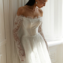 Кружевное свадебное платье с элементами атласа на корсете фото