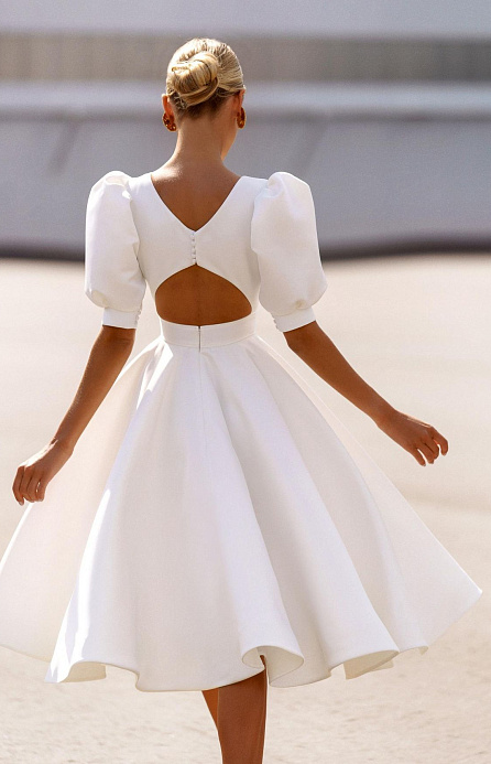 Свадебное платье миди с объемными рукавами фото