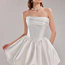 Короткое свадебное платье из микадо с пышной юбкой фото