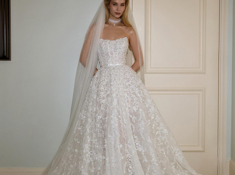 Пышное кружевное свадебное платье с жемчугом  фото