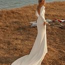Облегающее атласное платье в стиле минимализм фото