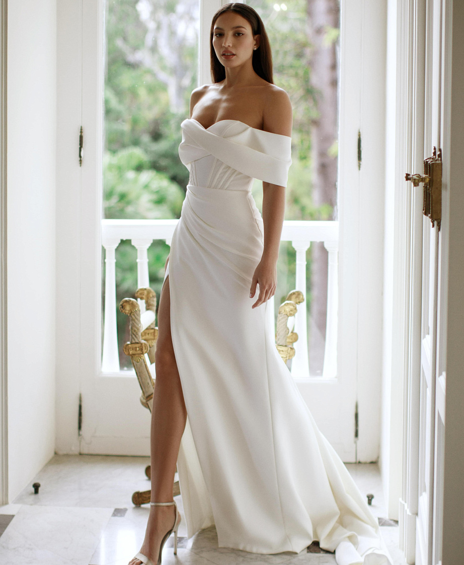 Стильное белое свадебное платье фото