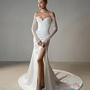 Атласное свадебное платье рыбка с рукавами фото