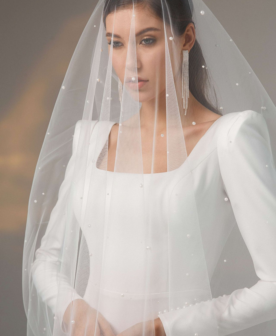 Свадебное платье русалка с квадратным вырезом и плечиками фото