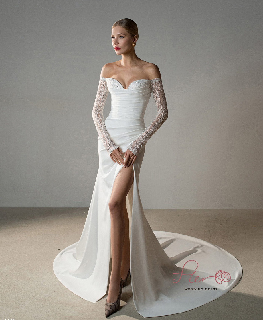 Атласное свадебное платье рыбка с рукавами фото