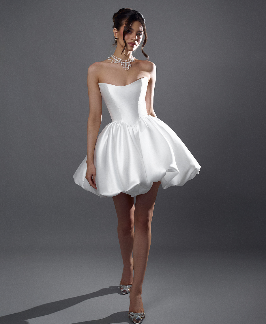 Короткое платье из микадо с объемной юбкой фото