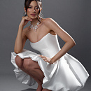 Короткое платье из микадо с объемной юбкой фото