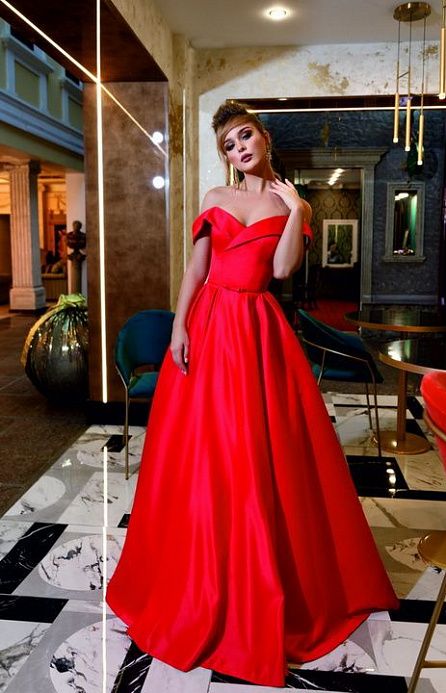 Красное пышное платье на выпускной бал фото