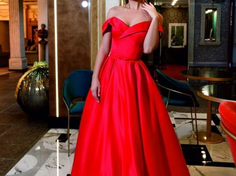Красное пышное платье на выпускной бал фото