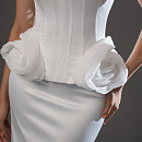 Атласный комплект c декором из дизайнерской ткани фото