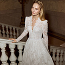 Закрытое кружевное свадебное платье cо шлейфом фото