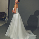 Свадебное платье бюстье с разрезом на ноге фото