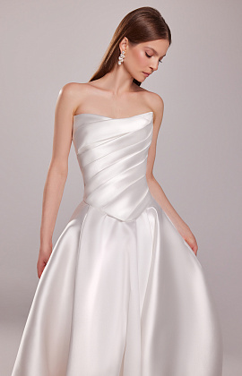 Пышное свадебное платье из микадо с драпировкой на корсете фото