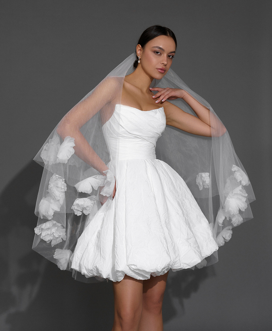 Стильное короткое свадебное платье из тафты фото