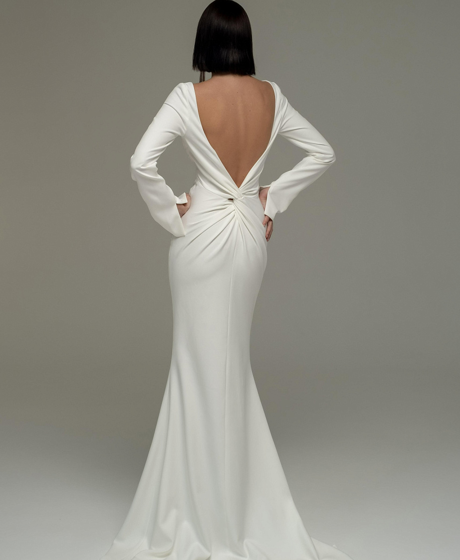 Стильное свадебное платье с оголенной спиной фото