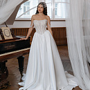 Свадебное платье с атласной юбкой и роскошным корсетом фото