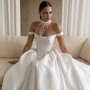 Королевское свадебное платье из атласа фото