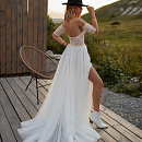 Стильное свадебное платье бохо с разрезом фото
