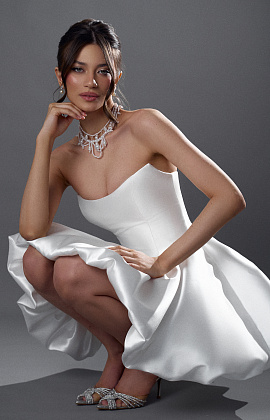 Короткое платье из микадо с объемной юбкой фото