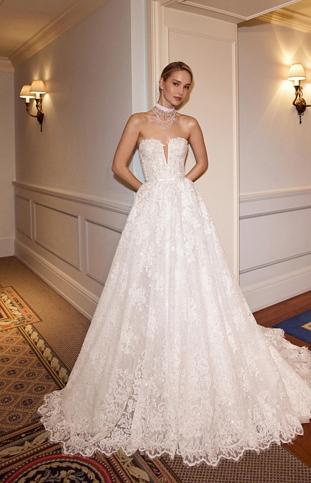 Пышное кружевное свадебное платье фото