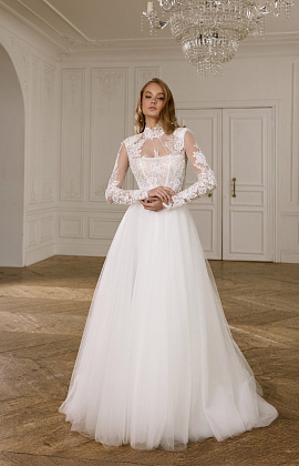 Закрытое свадебное платье с юбкой из фатина и кружевным верхом фото