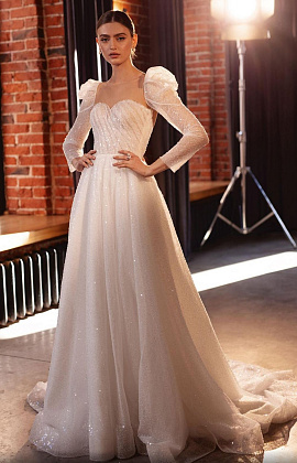 Сверкающее свадебное платье с рукавами фонариками фото