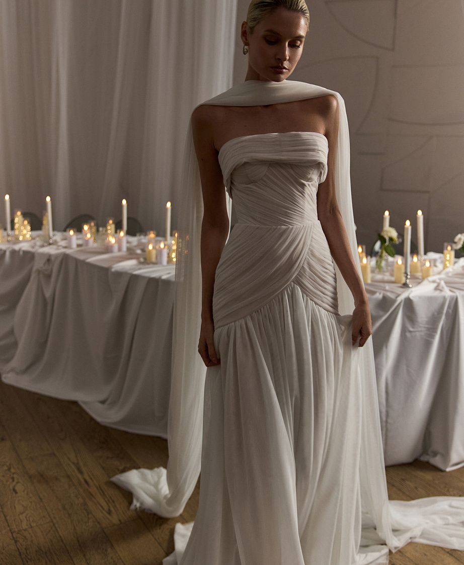 Дизайнерское стильное платье с летящей юбкой фото