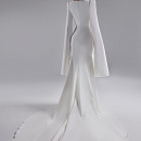 Свадебное платье из креп-стрейча с рукавами-кейпами фото