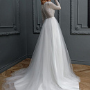 Свадебное платье с блестящим верхом и фатиновой юбкой фото