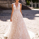 Блестящее свадебное платье с красивой спинкой фото