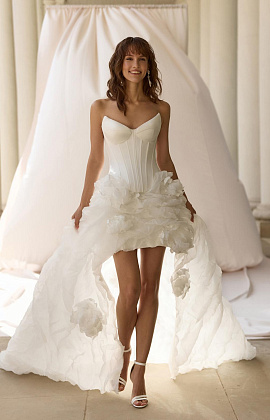 Атласный корсет с эффектной юбкой фото