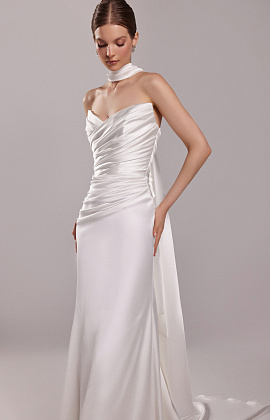 Атласное свадебное платье силуэта-русалка фото