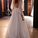 Нежное свадебное платье с объемными рукавами фото