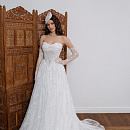 Роскошное кружевное свадебное платье с диснеевским корсетом фото