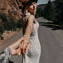 Прямое свадебное платье в авторском кружеве фото