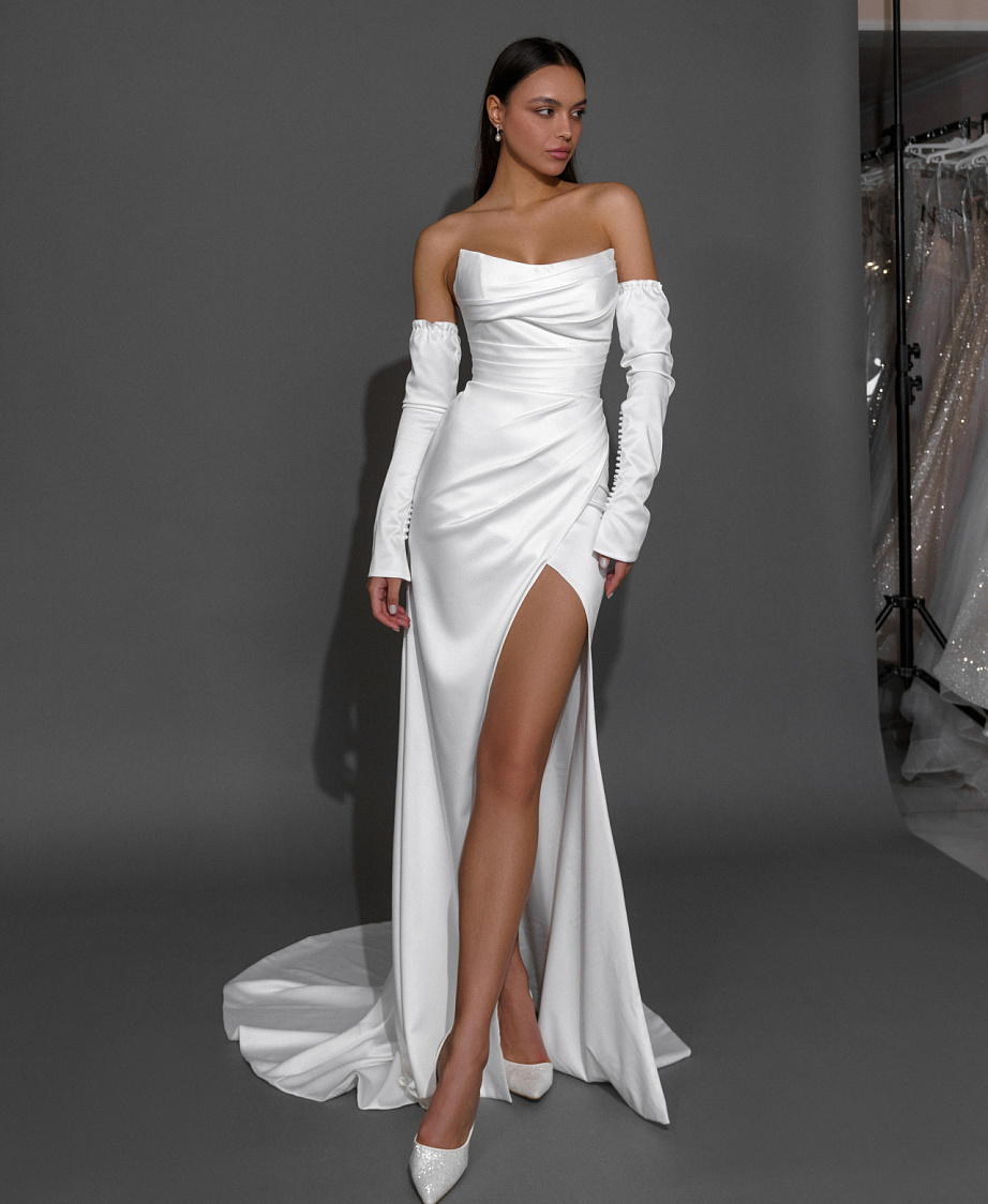 Атласное свадебное платья русалка с разрезом от бедра фото