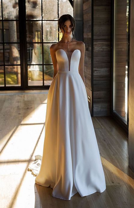 Атласное свадебное платье с кружевным болеро фото