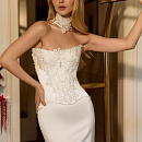 Атласный свадебный комплект с красивой вышивкой фото