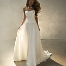 Элегантное атласное платье с драпировкой на корсете фото