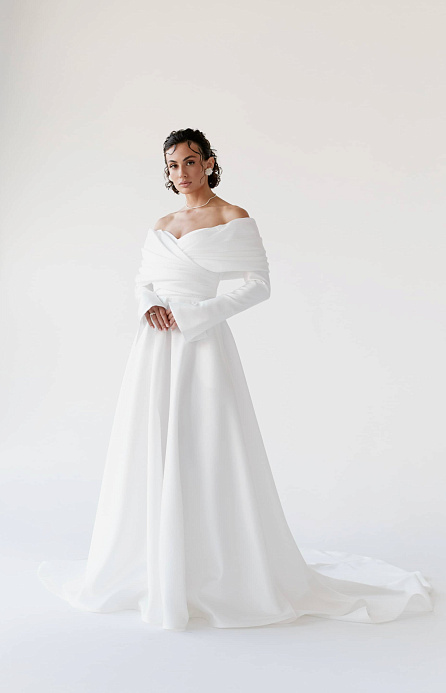 Классическое  свадебное палетье А- силуэта из микадо фото