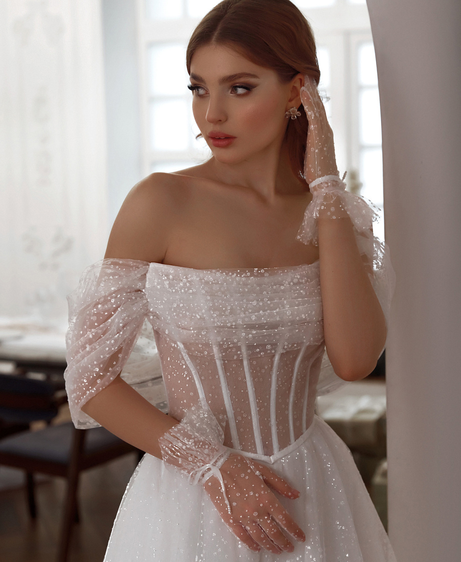 Блестящее свадебное платье с диснеевским корсетом фото